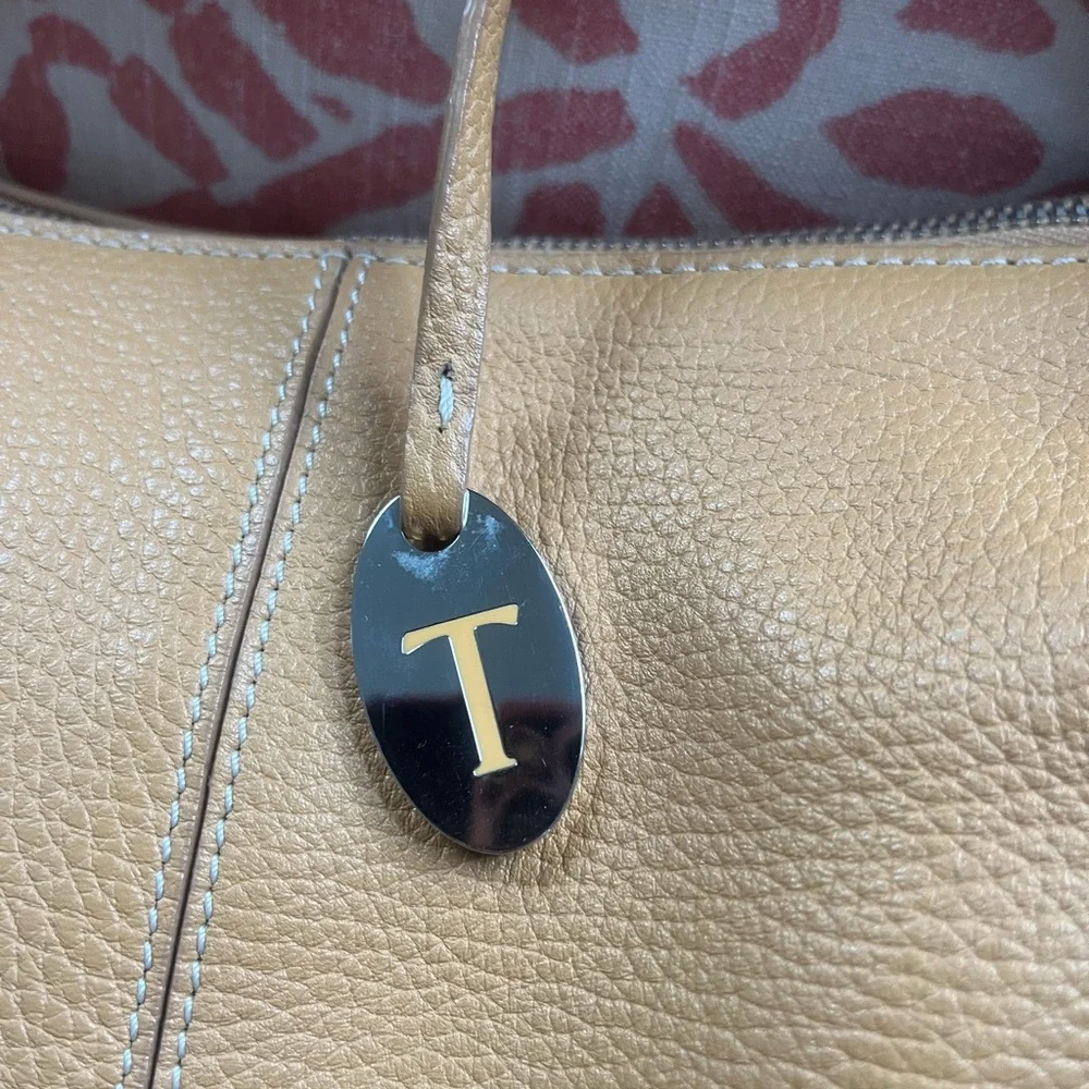 Tod’s Butterscotch Colored Pebbled Leather Hobo Bag. - Picture 16 of 16